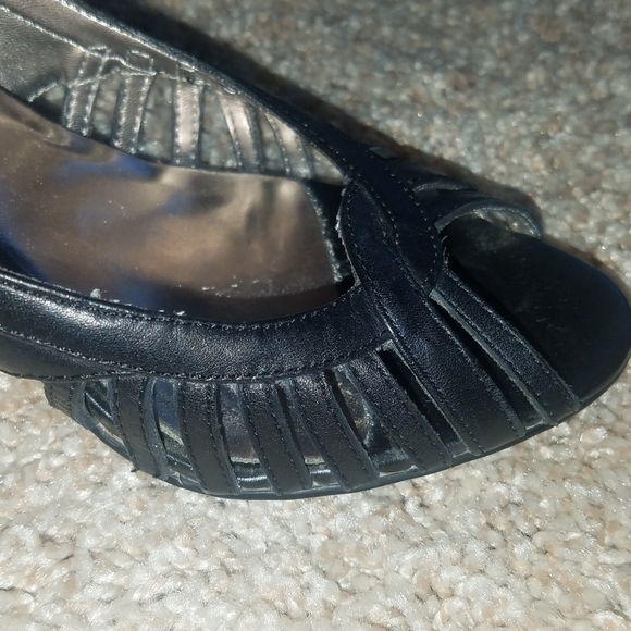 Shoe - Picture 3 of 5